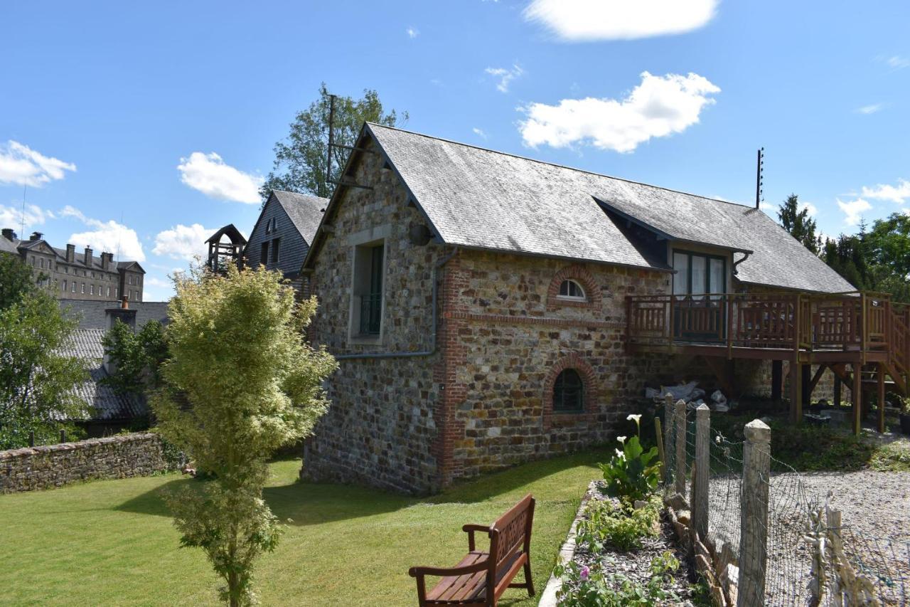 Gites In Le Neufbourg -Mortain Exterior photo