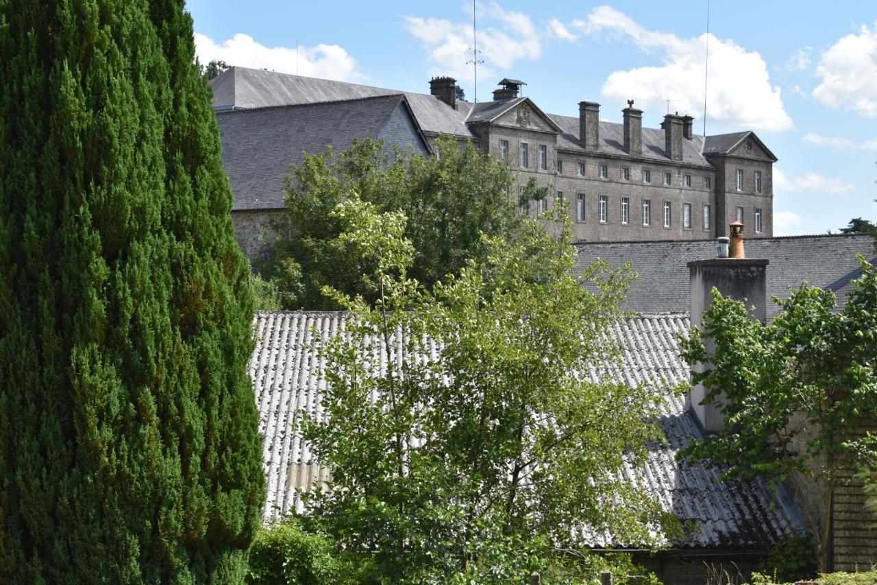 Gites In Le Neufbourg -Mortain Exterior photo