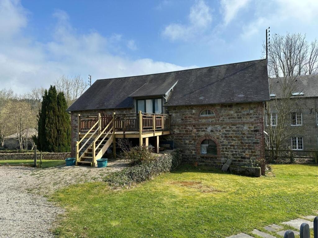 Gites In Le Neufbourg -Mortain Exterior photo